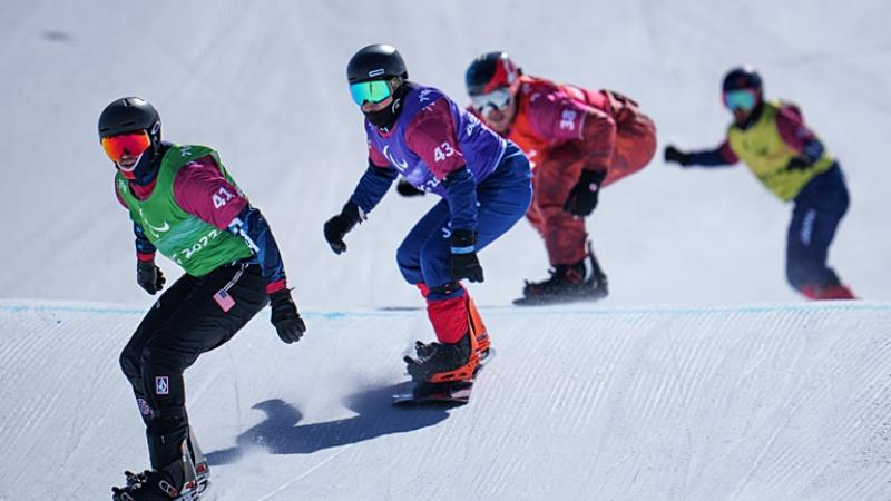 Four athletes compete in Para snowboard