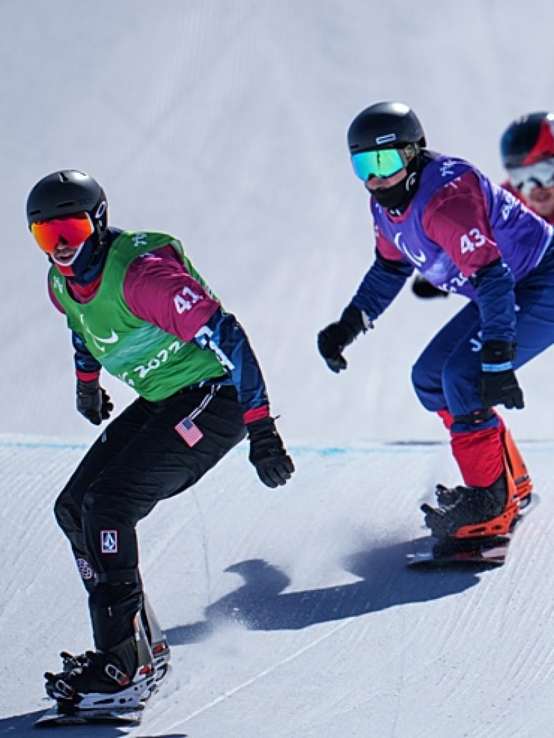 Four athletes compete in Para snowboard