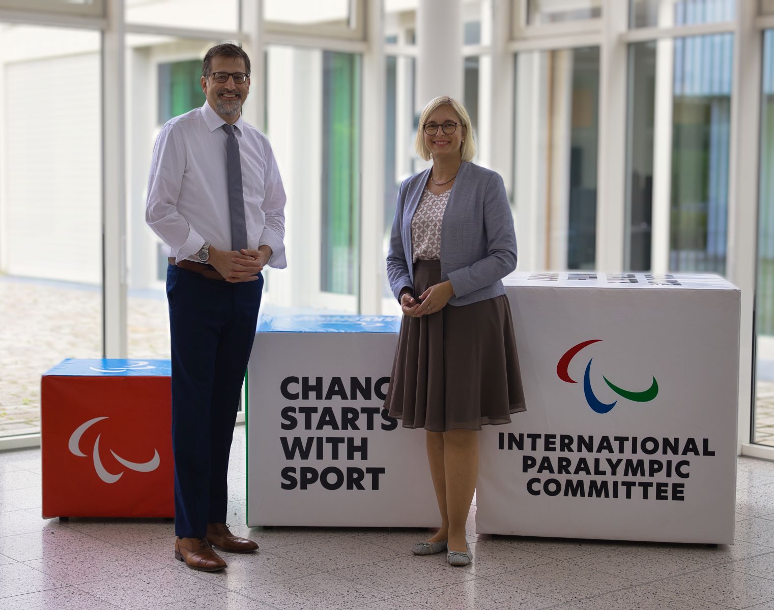 The CEO of IPC Mike Peters meets with the State Minister for Sport and Volunteering Dr. Christiane Schenderlein